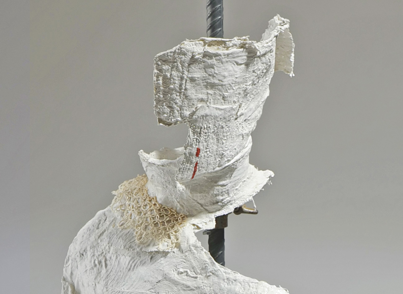 scultura-la-fame-dettaglio-collo-2-corredo-alcesti-alice-tamburini